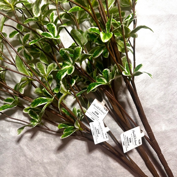 NEW! 7 Piece Bundle of Hearth & Hand Home Decor - Picture 2 of 10